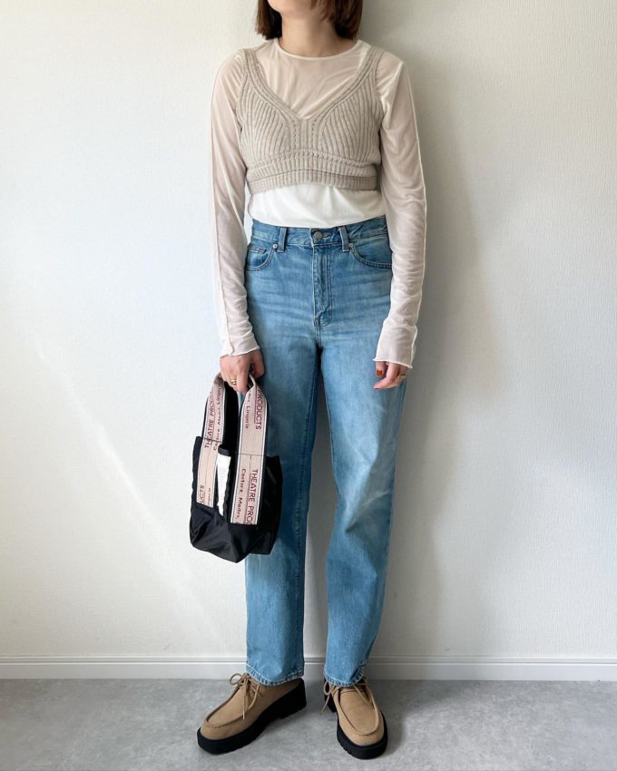 ストレートジーンズ×GUのベージュの「チロリアンシューズ」