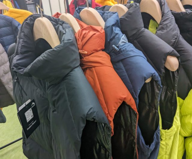 ワークマンの「"REPAIR-TECH"洗えるフュージョンダウンスタンドベスト」