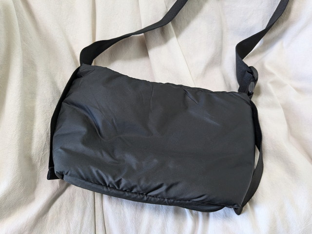 ポケットショルダーバッグ開いたところ