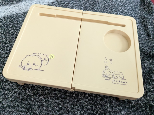 ちいかわの折りたたみテーブル