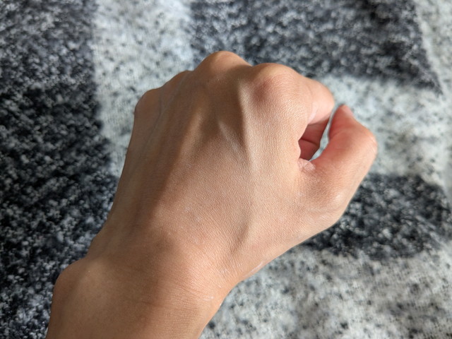 モイストラボ ラベンダーパウダー 肌に仕上げた写真