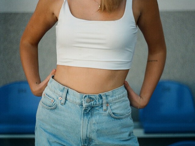 女性のウエスト