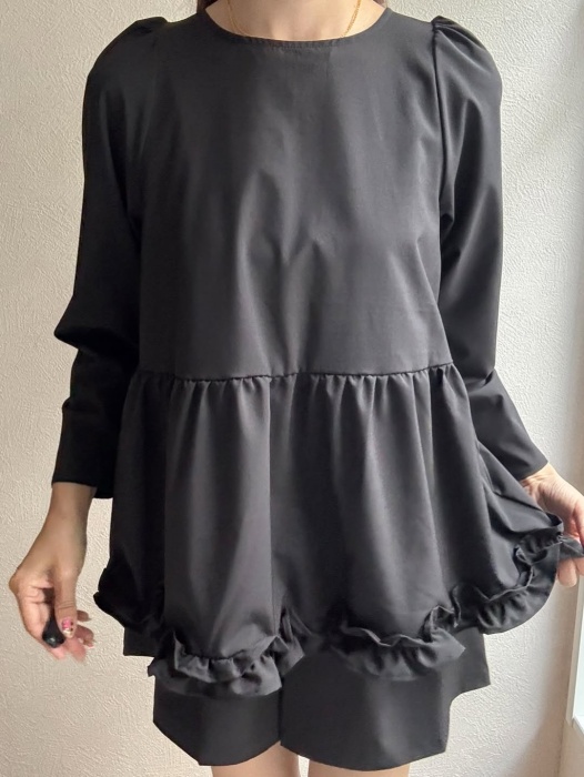 しまむらの「ペプラムブラウス」