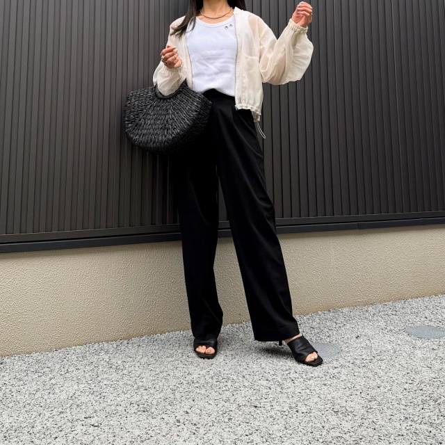UNIQLO×ANYA HINDMARCHのオフホワイトの「T4TANK/リブタンクトップ」