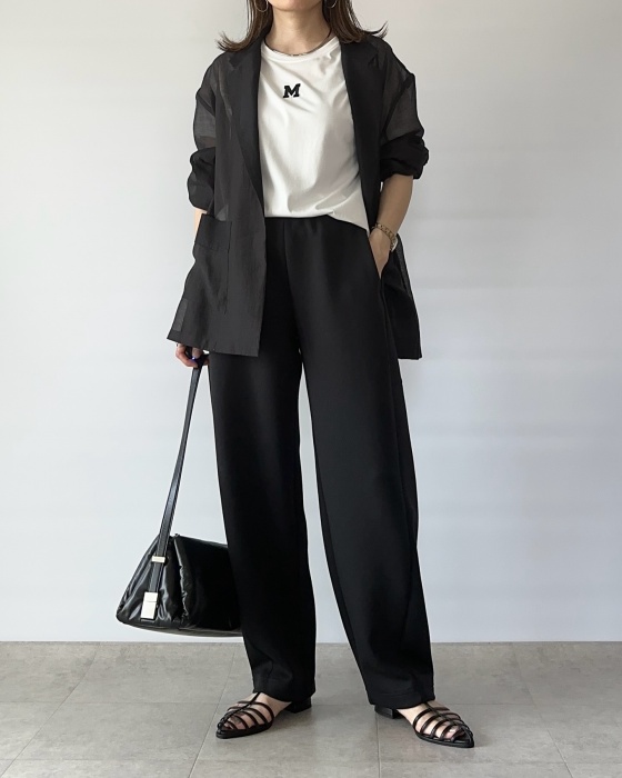 UNIQLOのブラックの「ドライスウェットカーブパンツ」