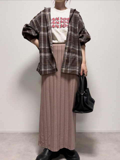 TT*MAYキモウCHシャツを着用したコーデ