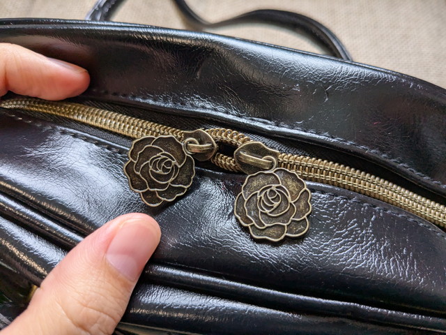 ANNASUIボストンバッグ薔薇のダブルファスナー