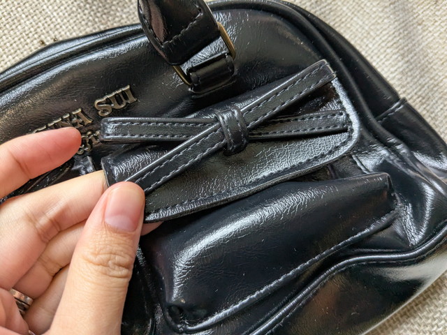 ANNASUIボストンバッグポケットのリボン