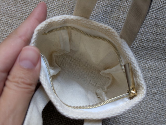 ファスナー付き