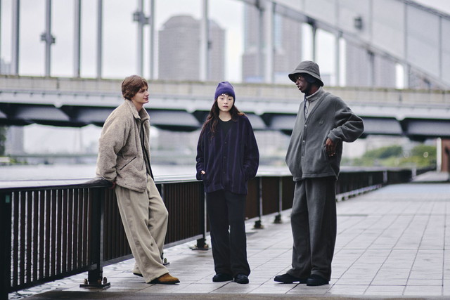 UNIQLO and NEEDLES フリースコレクションの着用イメージ