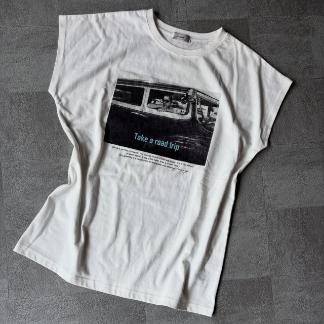 しまむら「CフォトフレンチスリーブTシャツ」