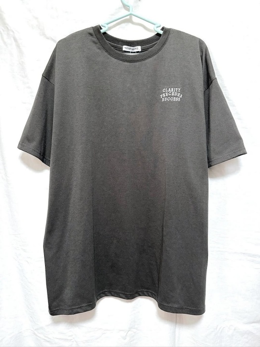 しまむら「ツイル叩きつけTシャツ」