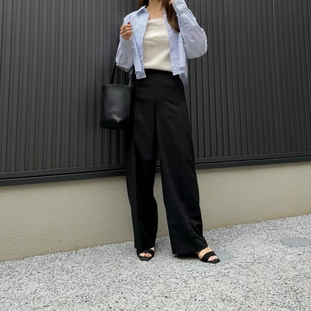 UNIQLO「感動ワイドパンツ」