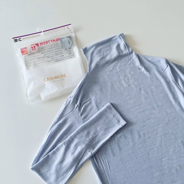 ブルーの極暖ヒートテックカシミヤブレンドタートルネックT