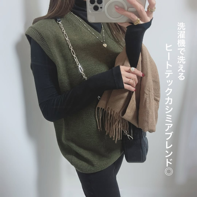 極暖ヒートテックカシミヤブレンドタートルネックTを着用したコーデ