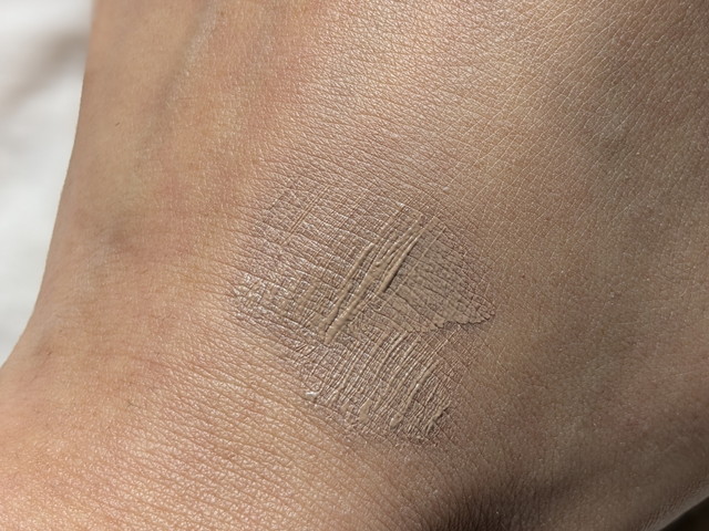 KATE 3DアイブロウカラーZ GY-3 アイスグレージュの色味を塗布した眉アップ