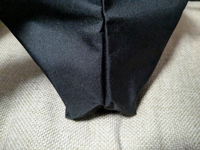 Harriss上品トートの底マチ。自立しやすく荷物が入れやすい形状