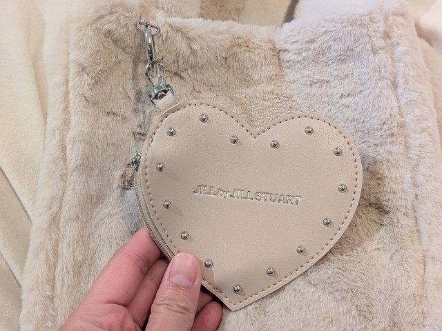 JILL by JILL STUARTのハート型ポーチチャームのアップ