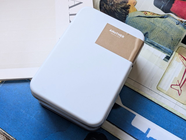 ANoTHER IMPERIAL HOTELオリジナルの白いクッキー缶パッケージ