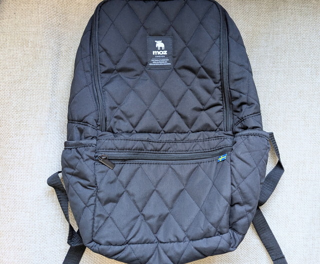 mozキルティングバックパックの正面全体