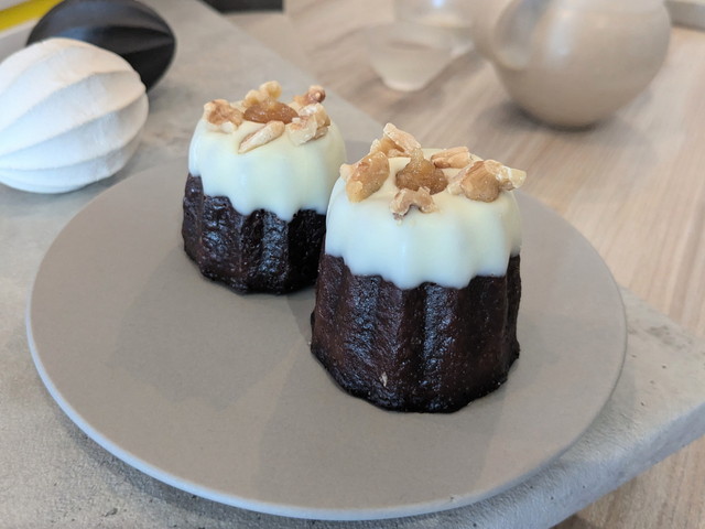 1665 甘酒米粉カヌレ