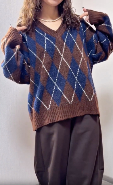 しまむらのアーガイルVネックニットPOを着たコーデ