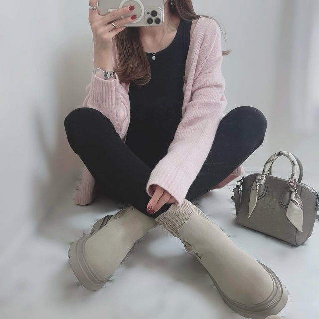 GU「パフニットVネックカーディガン」