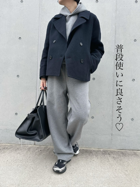 UNIQLOのダブルフェイスショートコートリラックスフィットを着たコーデ