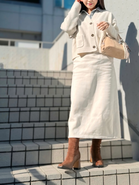 ヘビーウェイトスウェットナロースカートを着たコーデ