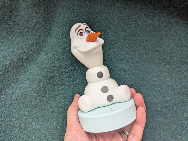 オラフ お部屋ライト 横から見た本体のフォルム