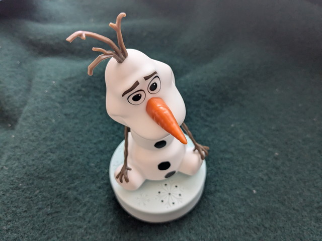 別表情パーツを差し替えたオラフ お部屋ライト