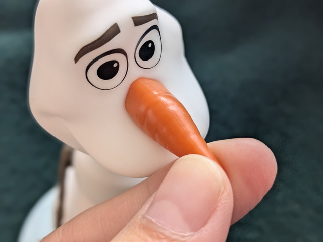 オラフ お部屋ライト にんじんの鼻パーツの質感