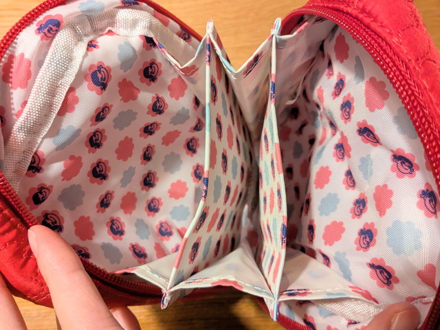 ペコちゃんポーチ 内側 じゃばら式の仕切り収納