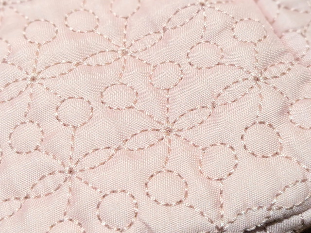 Liquem チェリーポーチ キルティング柄アップ