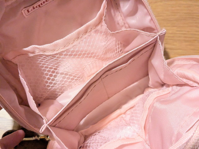 Liquem チェリーポーチ 内側 ポケットとメッシュ収納