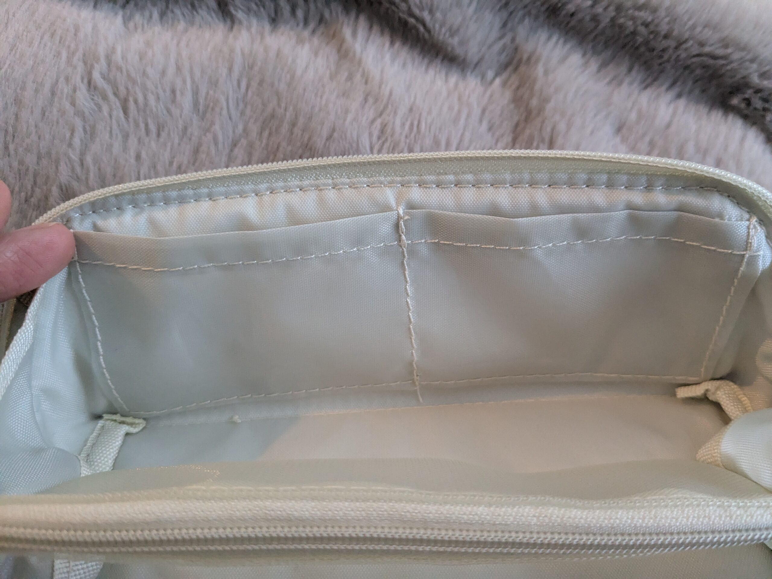 kippis(キッピス)さくらんぼ柄マルチケース 内側のポケット