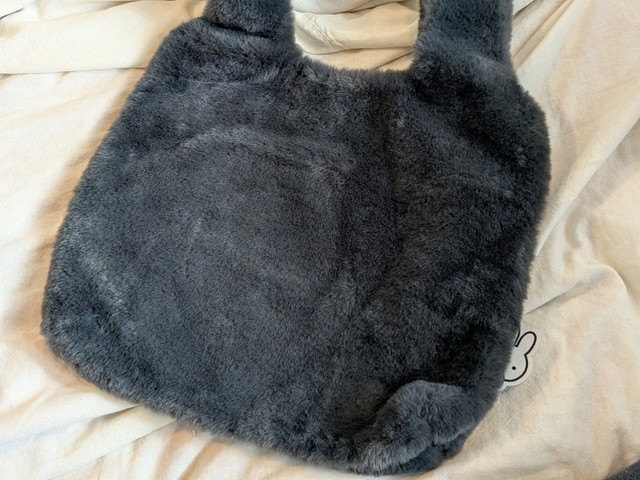 miffy ふわもこファーバッグ 背面のふわふわファー素材