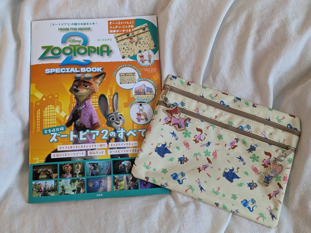 Disney ZOOTOPIA2 SPECIAL BOOKと総柄ポーチ