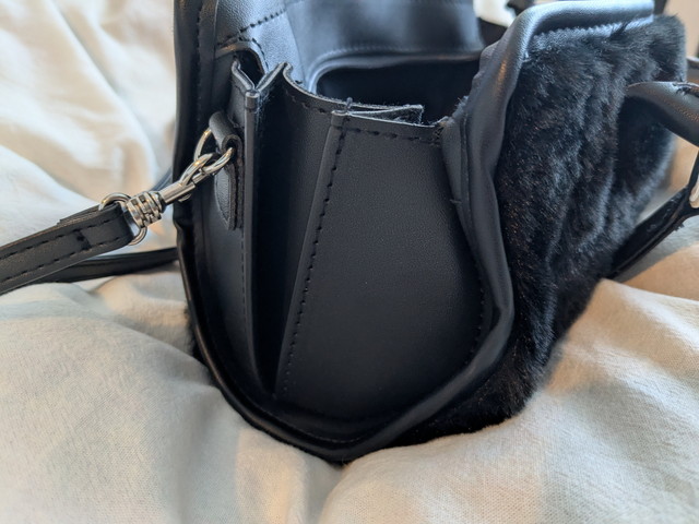 バッグのサイドマチと立体的なフォルム