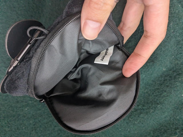 フェイスポーチ中身