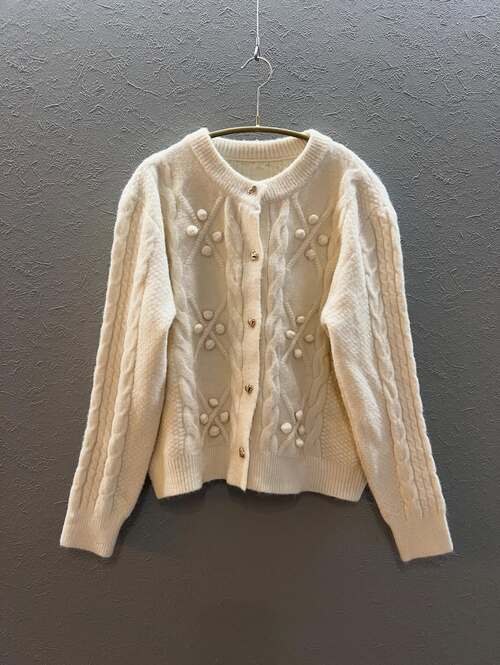 しまむらのアイボリーニット1