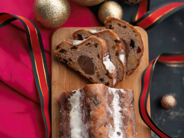 4種ベリーのマカダミアシュトーレンの断面イメージ