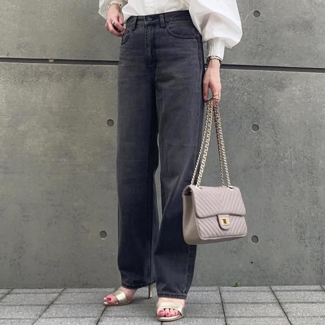 GU「ハイライズストレートジーンズ」