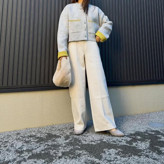 スウェットストレートパンツを着たコーデ