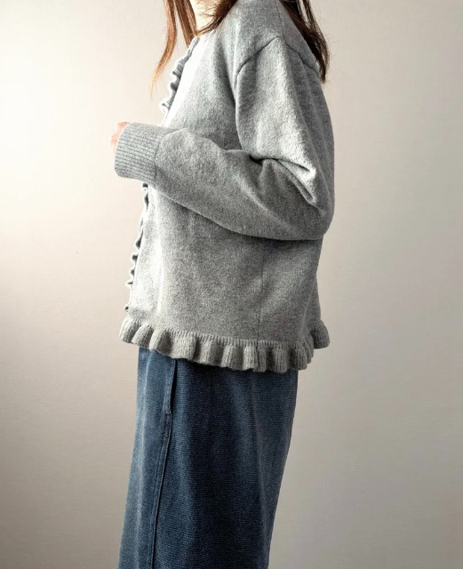 SHフリルCDとデニムの横から見たコーデ