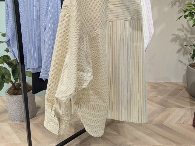 ストライプシャツの後ろ側