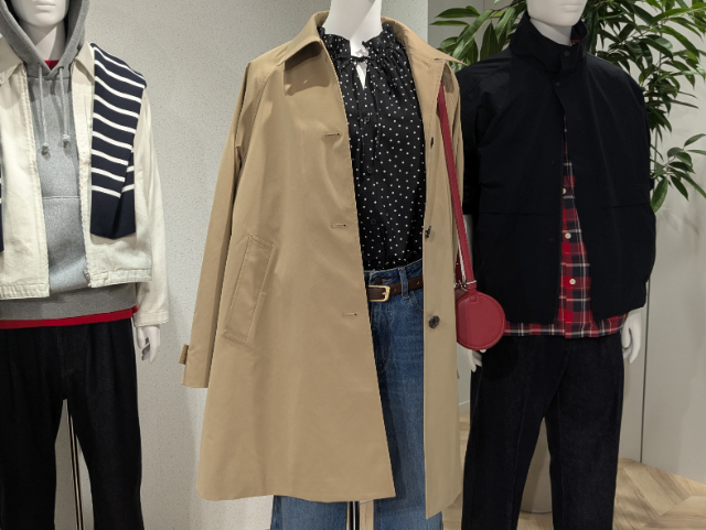 バルマカーンAラインハーフコートを着たマネキン