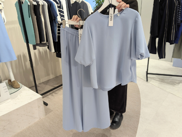 バブルスリーブブラウス(5分袖)とパンツ