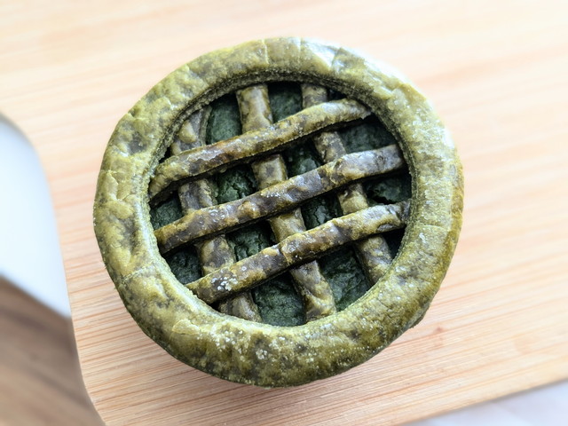 京宇治抹茶パイの格子模様と抹茶テリーヌのアップ