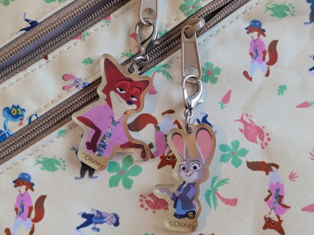  チャームは、キツネのニックとウサギのジュディ